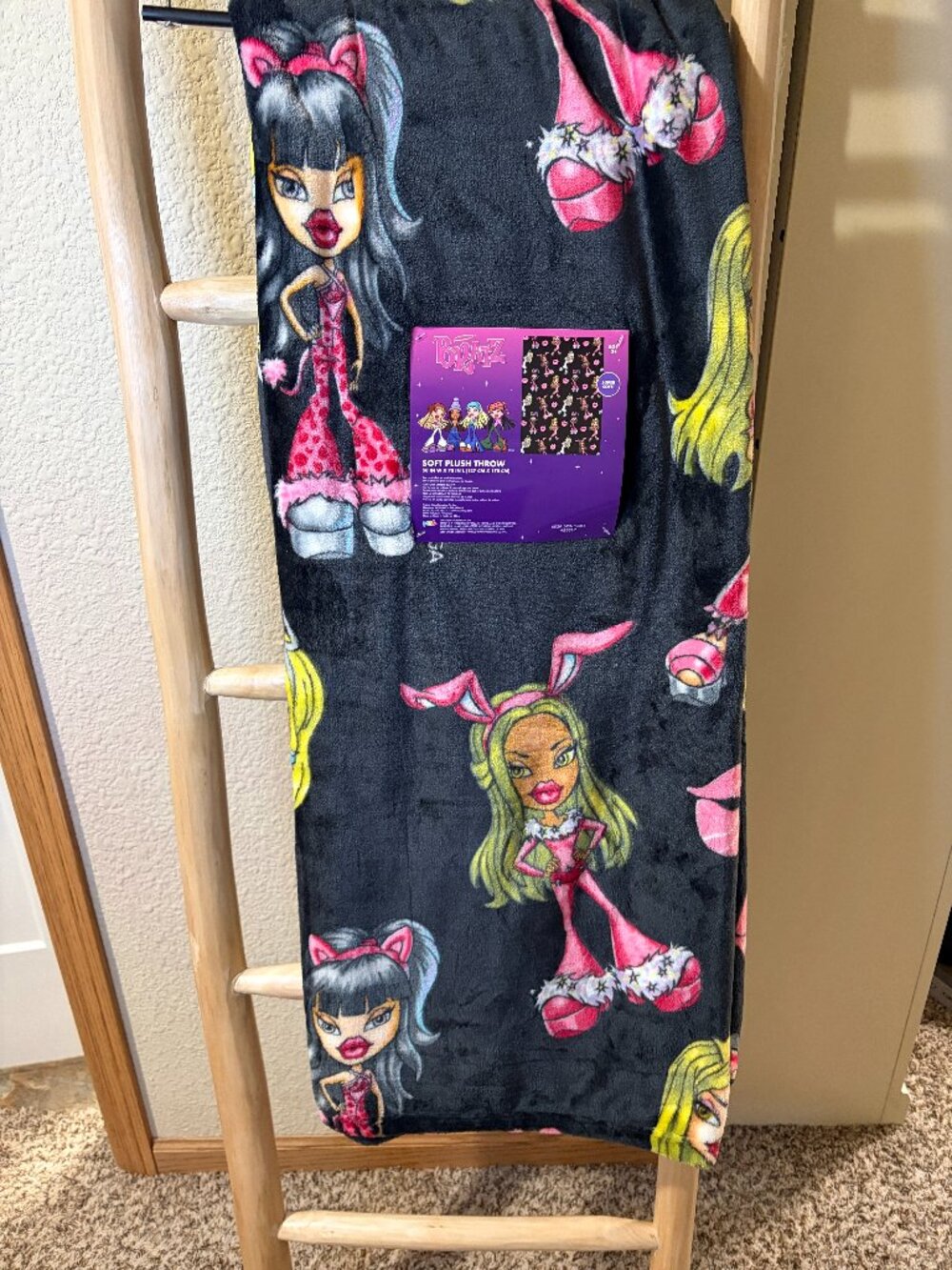 Bratz Halloween Girls Costume Black Pink Plush Throw Blanket 50x70 Y2K NWT